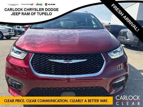 Used 2022 Chrysler Pacifica Touring FWD image 3