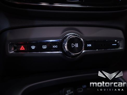 Used 2024 Volvo XC40 B5 Plus w/ Protection Package Premier AWD/4WD image 39