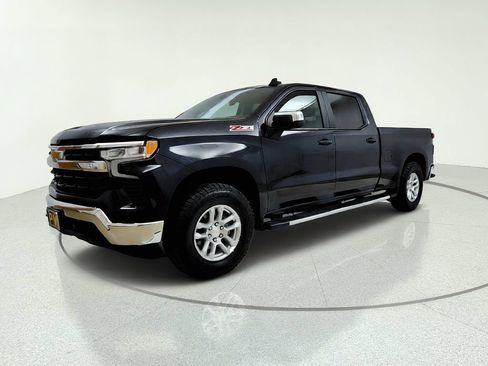 Used 2024 Chevrolet Silverado 1500 LT w/ Z71 Off-Road Package AWD/4WD image 3