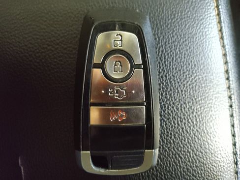 Used 2019 Ford Fusion SE image 32