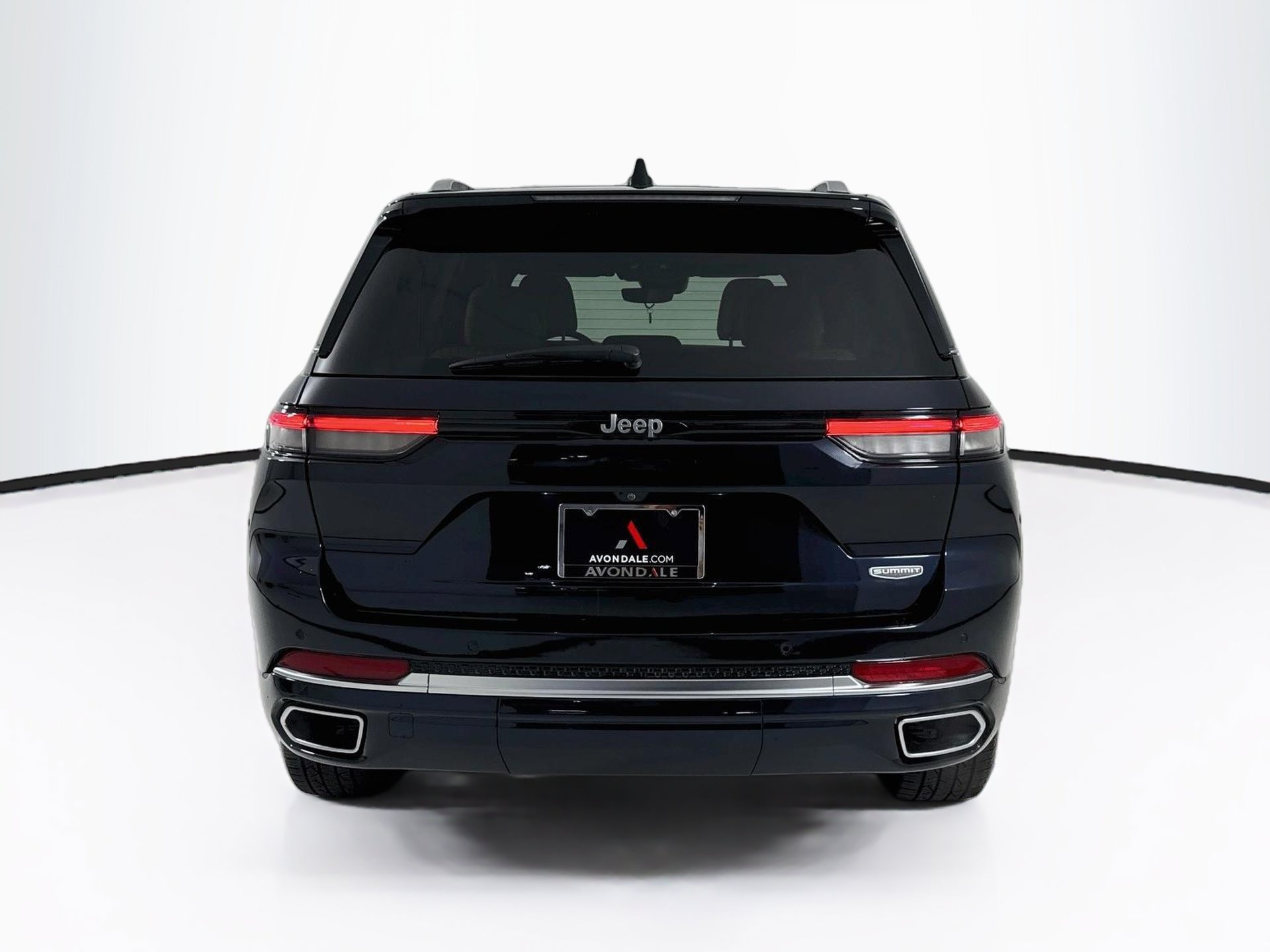 Used 2023 Jeep Grand Cherokee Summit w/ Luxury Tech Group V RWD image 7