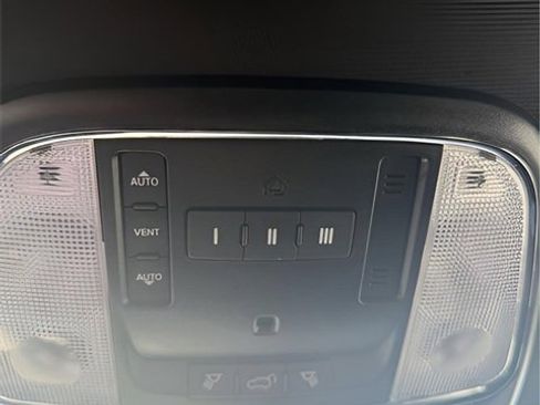 Used 2020 Jeep Grand Cherokee Altitude image 19