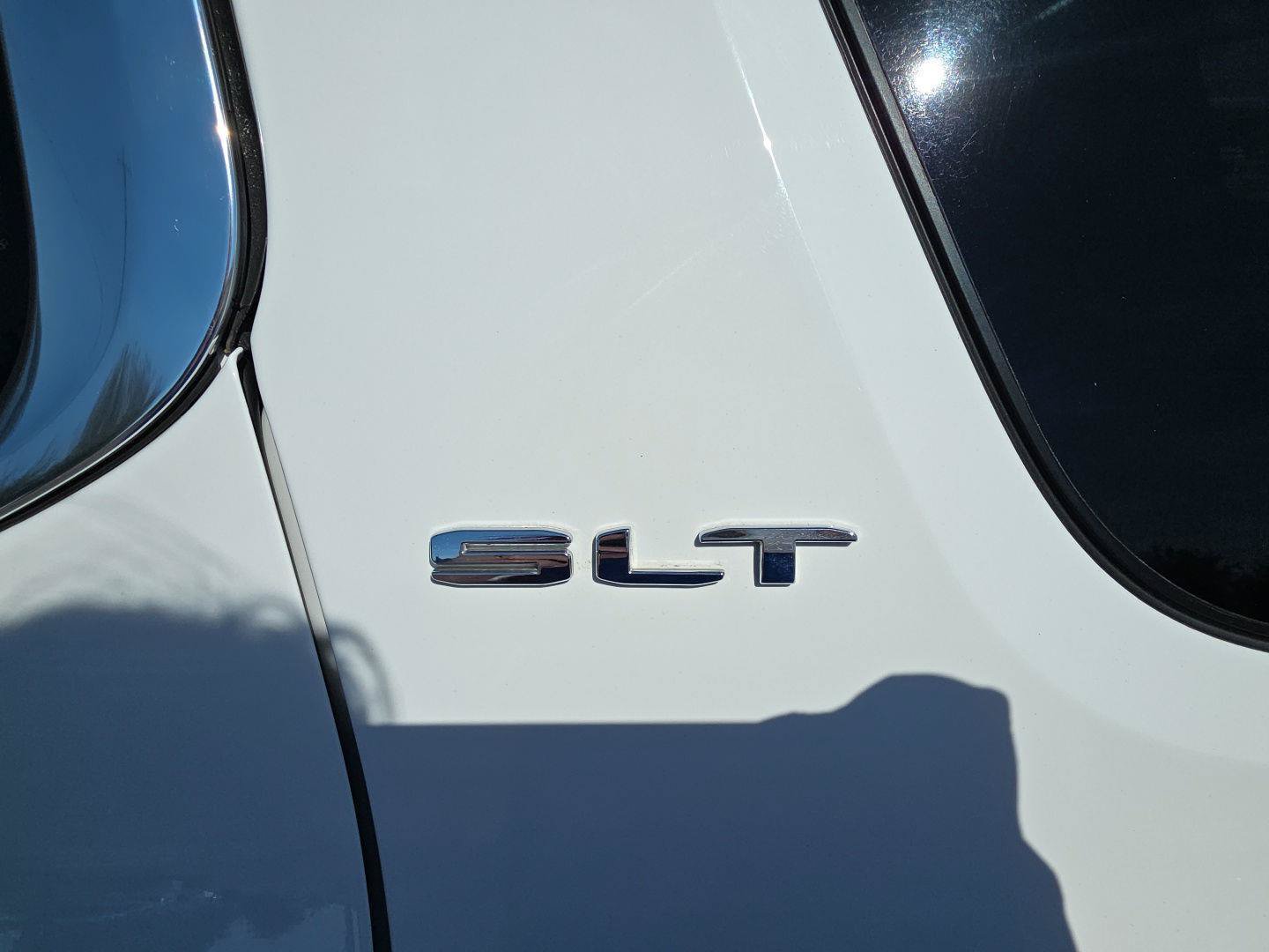 Used 2023 GMC Acadia SLT FWD image 20