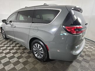 Used 2021 Chrysler Pacifica Touring-L FWD video 5