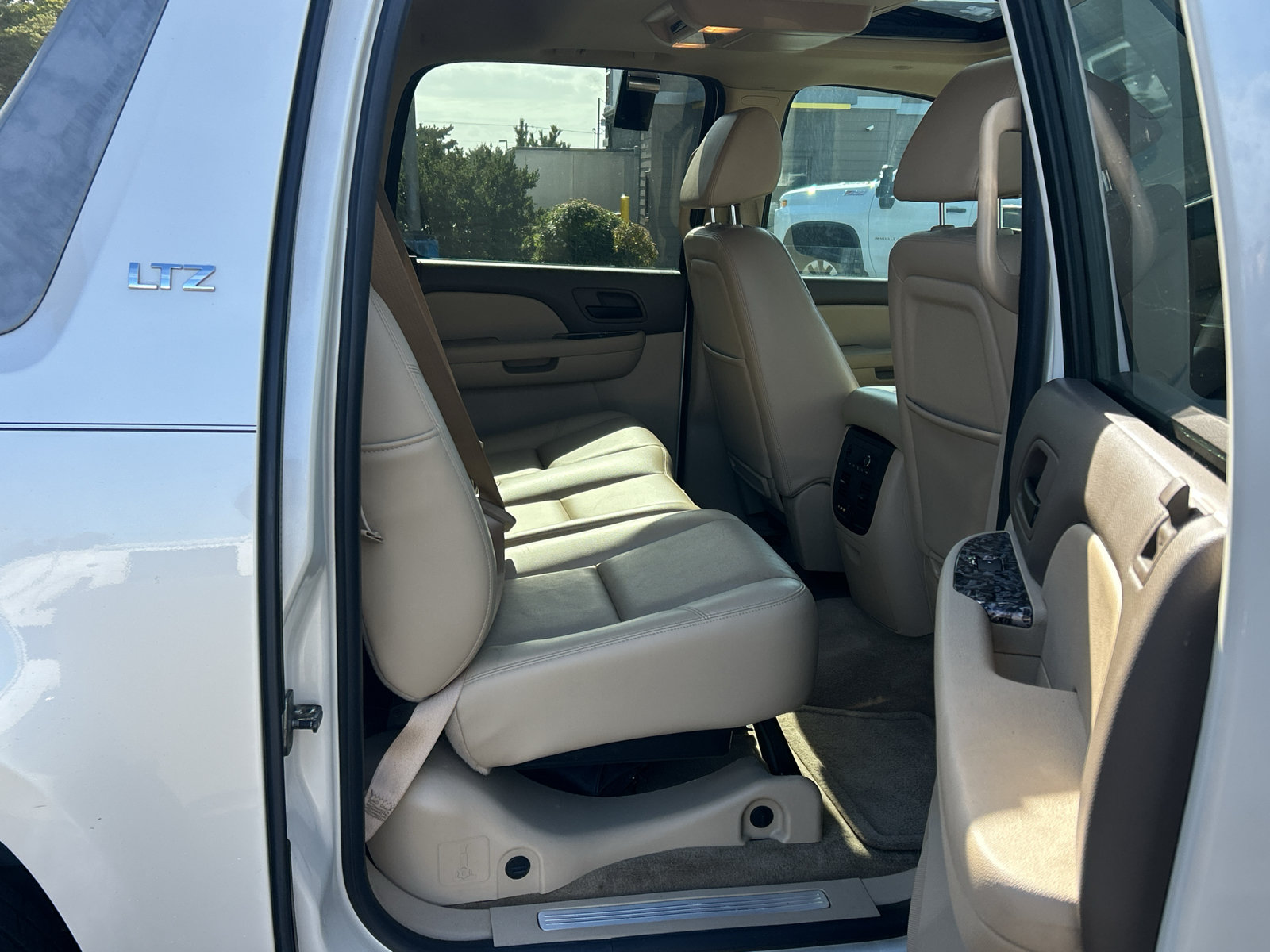 Used 2009 Chevrolet Avalanche LTZ AWD/4WD image 24