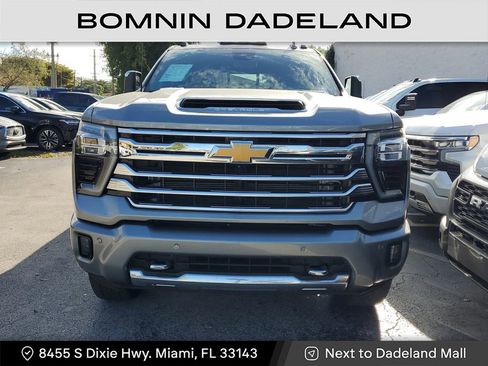 Used 2024 Chevrolet Silverado 2500 High Country w/ High Country Premium Package image 2