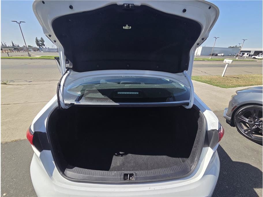Used 2023 Toyota Corolla LE FWD image 9