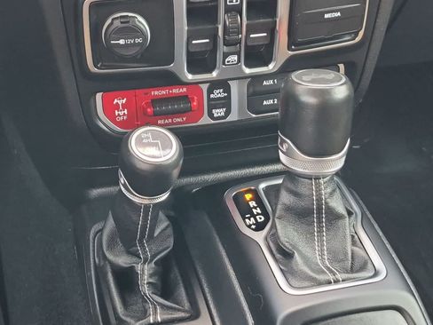 Used 2021 Jeep Wrangler Unlimited Rubicon AWD/4WD image 16