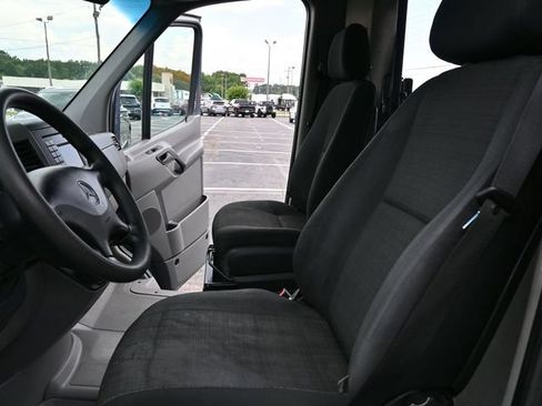 Used 2018 Mercedes-Benz Sprinter 2500 image 15