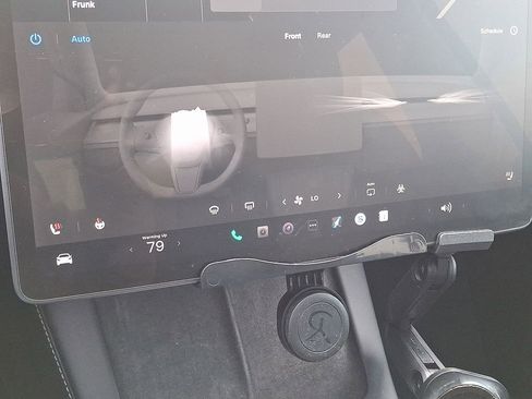 Used 2021 Tesla Model Y Long Range image 18