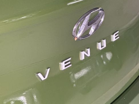 Used 2024 Hyundai Venue SEL FWD image 10