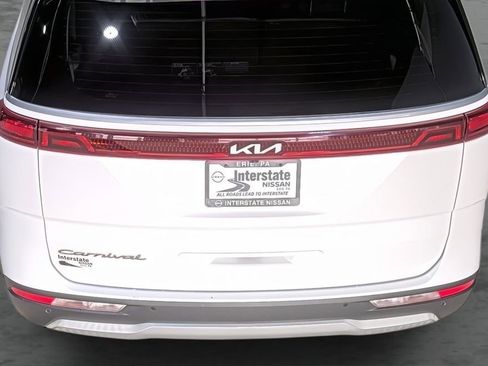 Used 2022 Kia Carnival LX FWD image 11