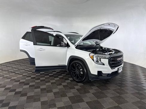 Used 2022 GMC Terrain SLE w/ Elevation Edition FWD image 14