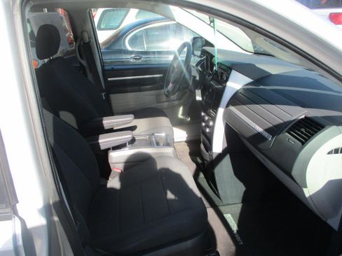 Used 2009 Dodge Grand Caravan SXT w/ Family Value Group FWD image 7