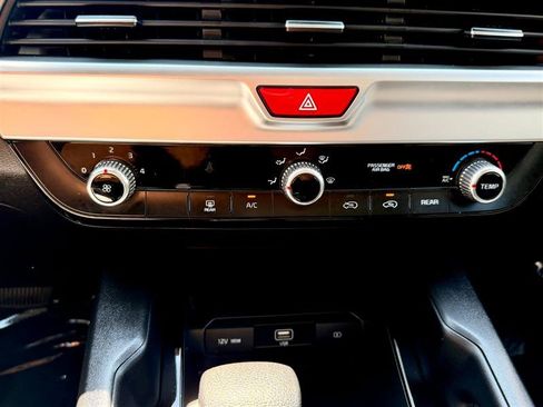 Used 2020 Kia Telluride LX FWD image 24