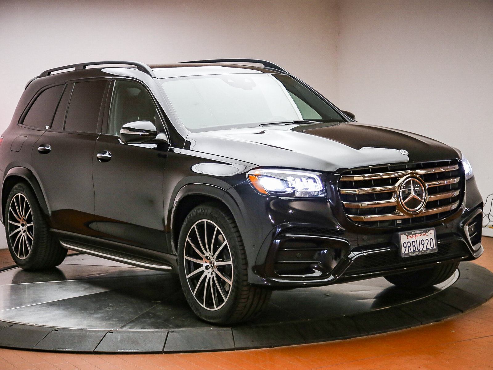 Used 2024 Mercedes-Benz GLS 580 4MATIC image 3