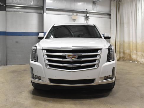 Used 2020 Cadillac Escalade ESV Luxury AWD/4WD image 33