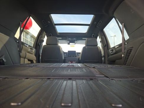 Used 2024 GMC Yukon AT4 w/ AT4 Premium Package AWD/4WD image 11