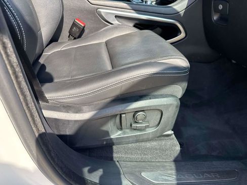 Used 2024 Jaguar F-PACE R-Dynamic S image 15