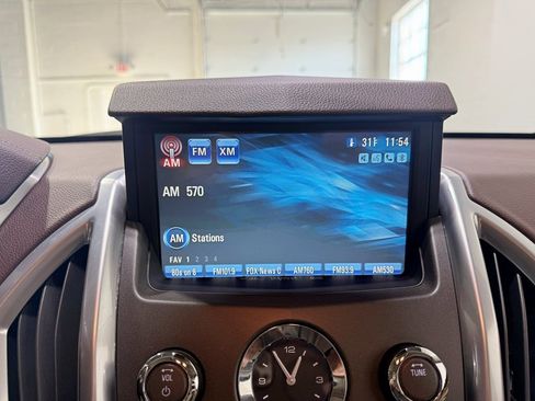 Used 2010 Cadillac SRX Luxury image 16