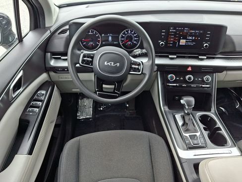 Used 2023 Kia Carnival LX FWD image 11