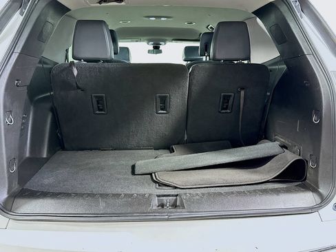 Used 2018 Chevrolet Traverse Premier w/ Driver Confidence II Package FWD image 16