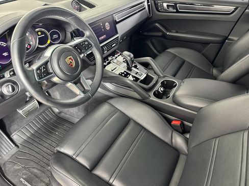 Certified 2023 Porsche Cayenne GTS AWD/4WD image 5