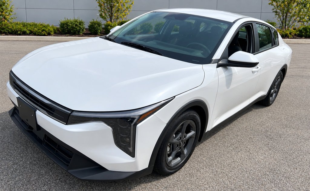 Used 2025 Kia K4 FWD image 1