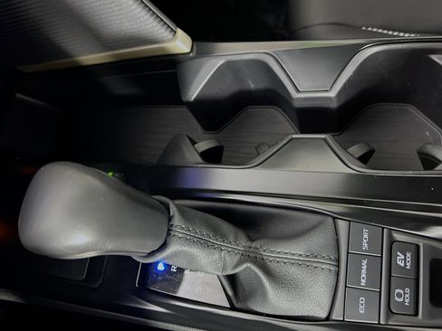 Used 2025 Toyota Camry SE image 25