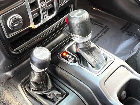 Used 2023 Jeep Wrangler Unlimited w/ Sun & Screen Package image 30