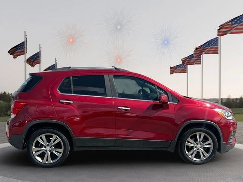 Used 2020 Chevrolet Trax LT w/ LT Convenience Package FWD image 9