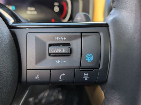 Used 2023 Nissan Rogue Platinum w/ Platinum Premium Package FWD image 26