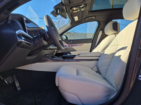 New 2026 BMW 740i w/ Executive Package image 16