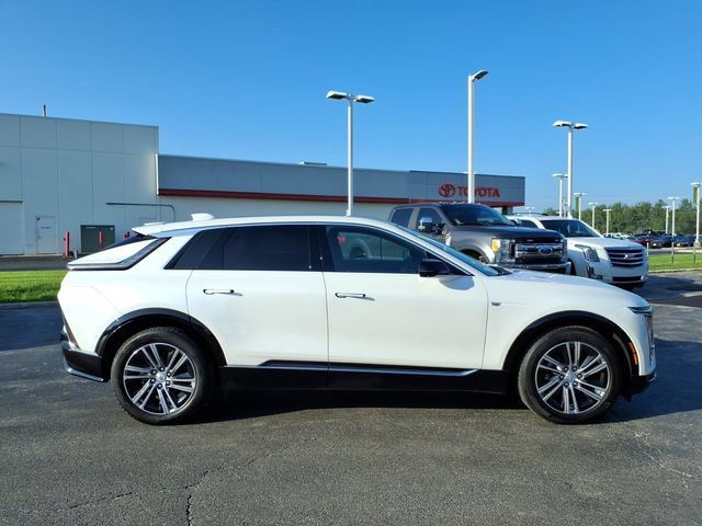 Certified 2025 Cadillac Lyriq Luxury AWD/4WD image 3