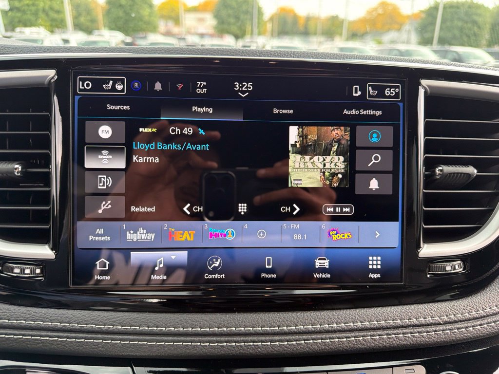 New 2027 Chrysler Pacifica Select AWD/4WD image 23