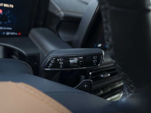 Used 2025 Lincoln Aviator Black Label AWD/4WD image 25