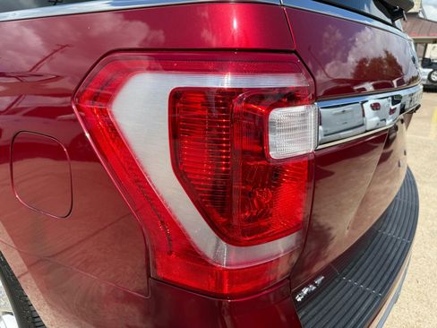 Used 2018 Ford Expedition XLT w/ Equipment Group 202A RWD image 10
