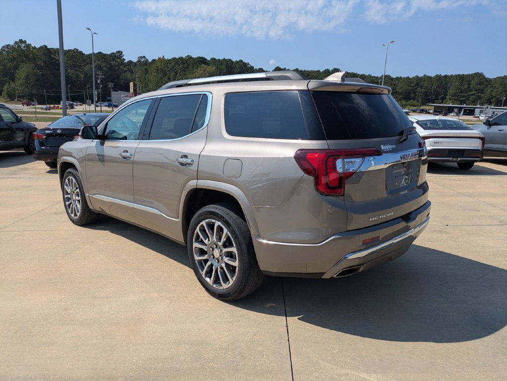 Used 2023 GMC Acadia Denali w/ Denali Ultimate Package FWD image 3