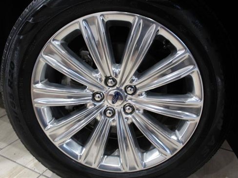 Used 2020 Ford Explorer Limited RWD image 12