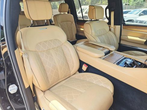 Used 2022 Jeep Grand Wagoneer Series III AWD/4WD image 19