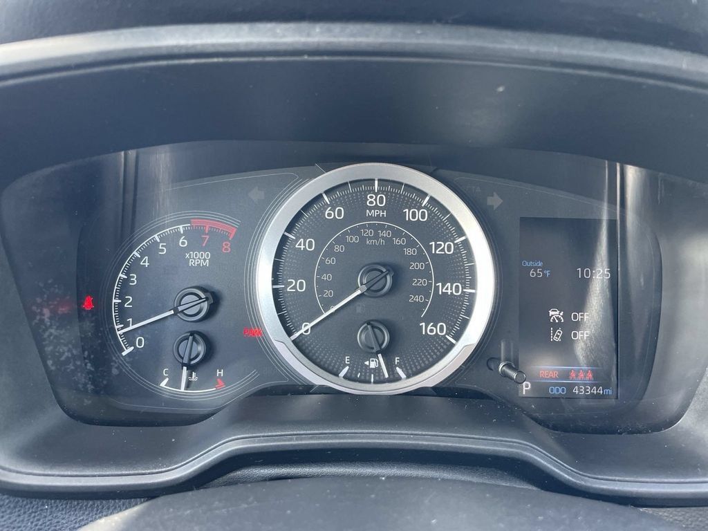 Used 2020 Toyota Corolla LE FWD image 16
