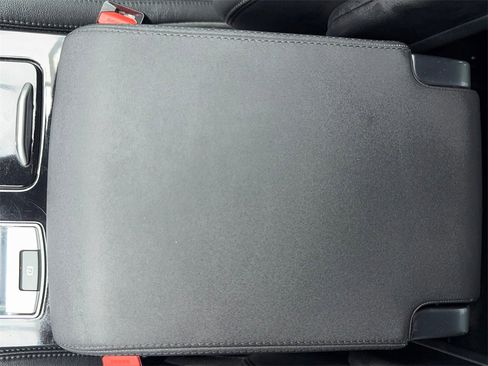 Used 2020 Land Rover Discovery HSE image 38