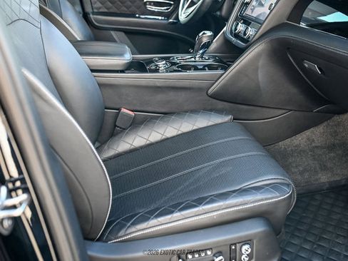 Used 2018 Bentley Bentayga image 64