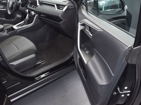 Used 2023 Toyota RAV4 XLE w/ Convenience Package image 18