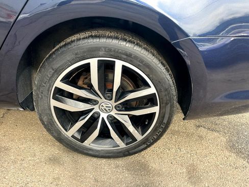 Used 2016 Volkswagen Golf Limited Edition image 13