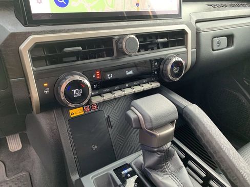 Used 2025 Toyota Tacoma Limited image 22