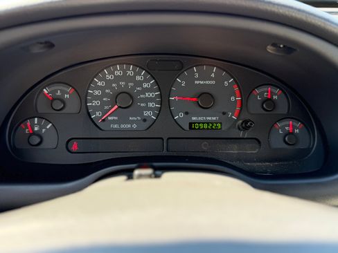 Used 2004 Ford Mustang Premium RWD image 4