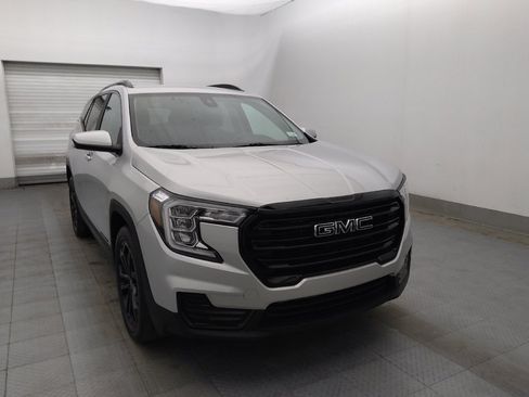 Used 2022 GMC Terrain SLE w/ Elevation Edition image 13
