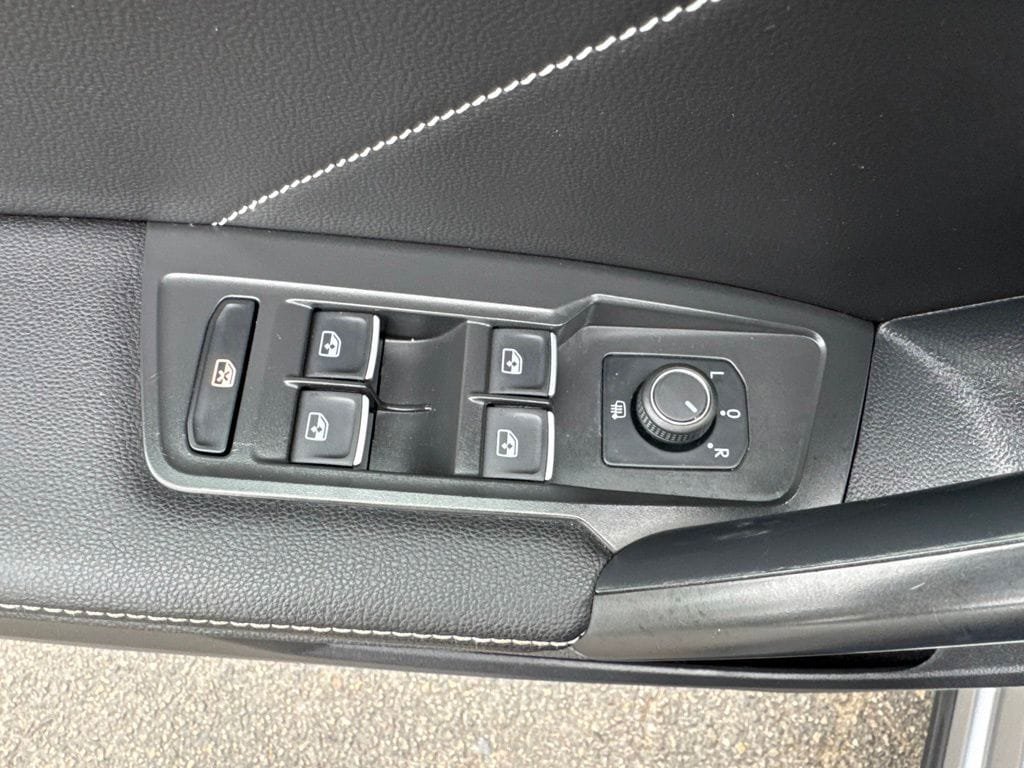 Used 2023 Volkswagen Tiguan SE R-Line AWD/4WD image 14
