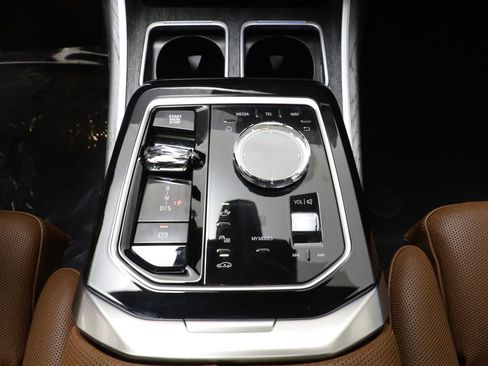 Certified 2025 BMW 760i xDrive w/ Executive Package AWD/4WD image 14